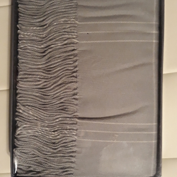 Shawl/blanket - Picture 1 of 4